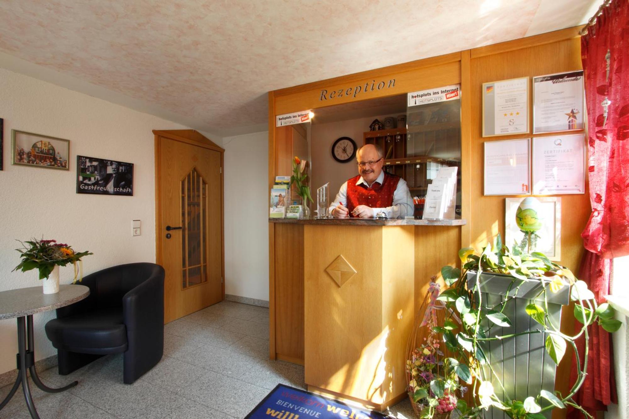 Hotel Pension Stern Bad Buchau Bagian luar foto