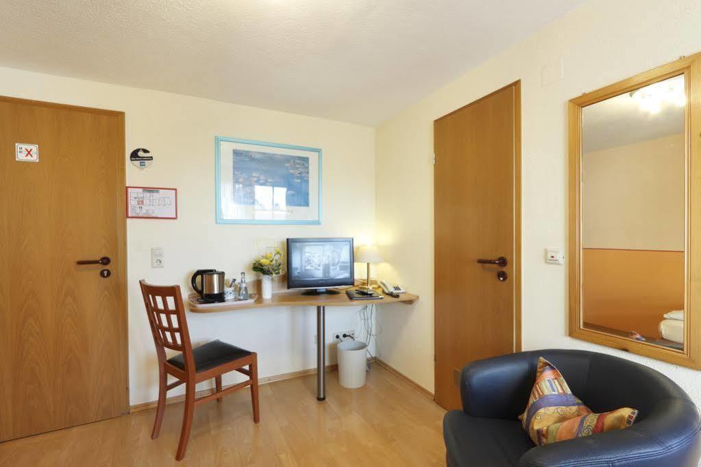 Hotel Pension Stern Bad Buchau Bagian luar foto